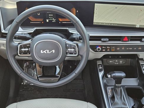 Certified 2025 Kia Sorento S FWD image 10