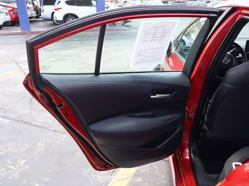 Used 2021 Toyota Corolla LE FWD image 12