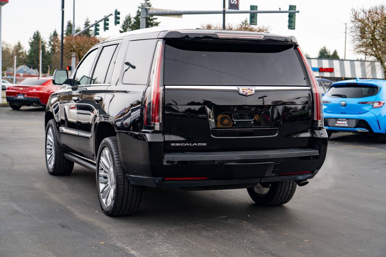 Used 2017 Cadillac Escalade Platinum AWD/4WD image 12