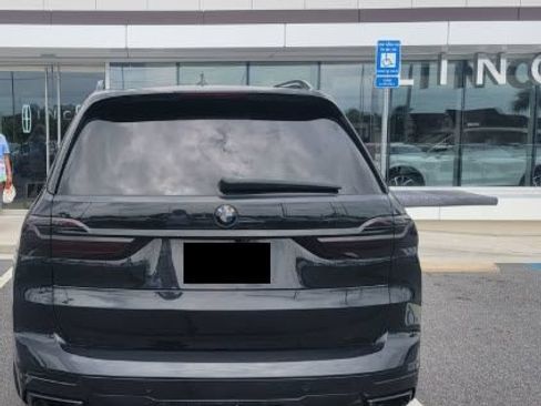 Used 2021 BMW X7 xDrive40i w/ Premium Package 2 AWD/4WD image 3