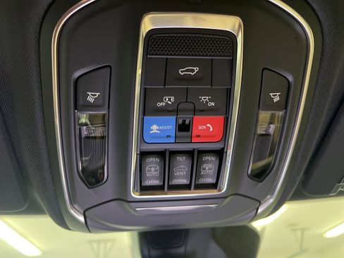 New 2025 Jeep Grand Cherokee Limited image 18