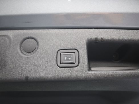 Used 2023 Chevrolet Equinox LT FWD image 29