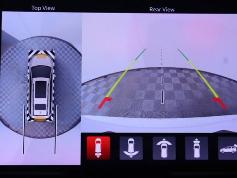 Used 2022 Chrysler Pacifica Touring-L w/ Uconnect Theater Family Group FWD image 9