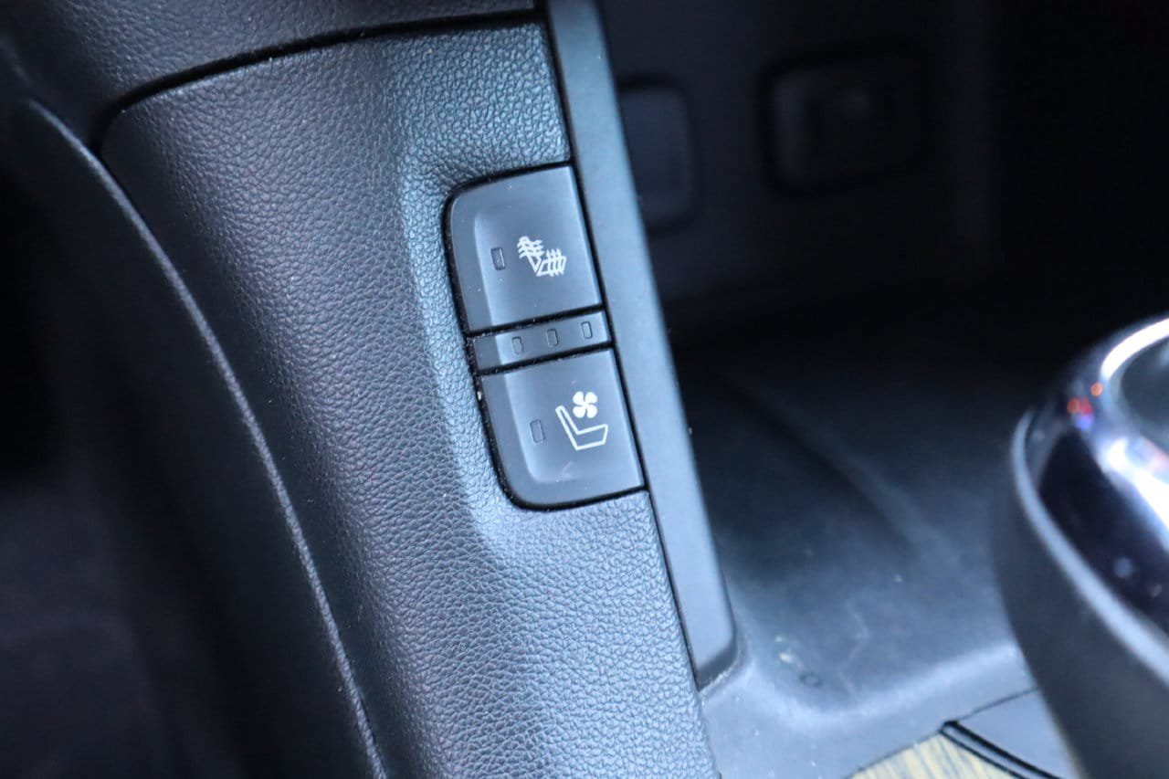 Used 2017 GMC Acadia Denali w/ Technology Package FWD image 30