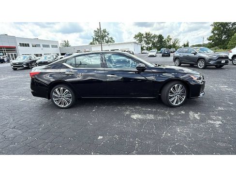 Used 2023 Nissan Altima 2.5 SL AWD/4WD image 9