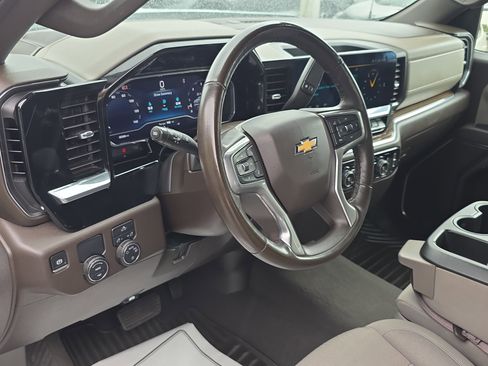 Used 2025 Chevrolet Silverado 1500 LT RWD image 24
