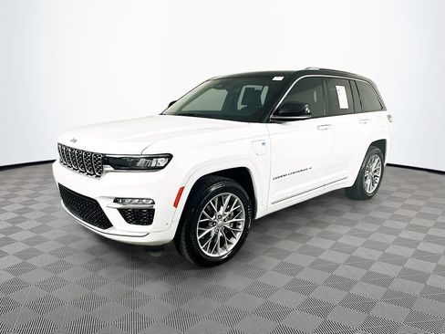 Used 2022 Jeep Grand Cherokee Summit w/ Luxury Tech Group V AWD/4WD image 4