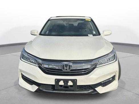 Used 2017 Honda Accord Touring image 3
