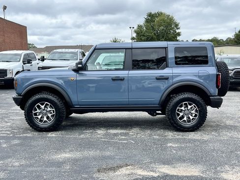 New 2025 Ford Bronco Badlands image 2
