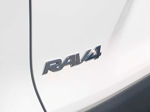 Used 2022 Toyota RAV4 XLE image 13
