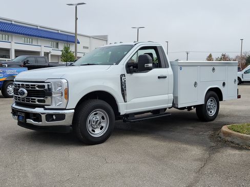 New 2025 Ford F350 XL w/ XL Chrome Package image 3
