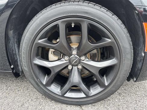 Used 2022 Chrysler 300 Touring w/ Sport Appearance Package image 7