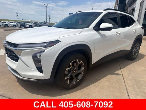 Used 2024 Chevrolet Trax LT w/ Driver Confidence Package FWD image 6