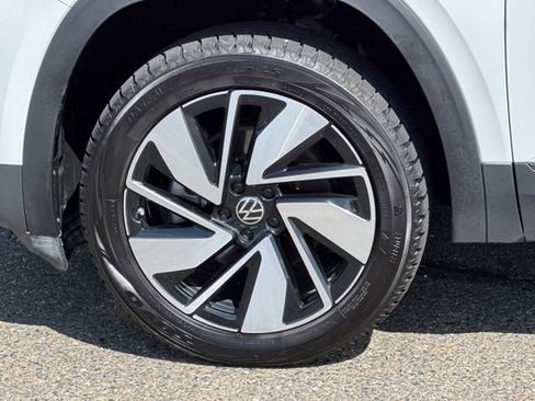 Used 2024 Volkswagen Atlas SE AWD/4WD image 45