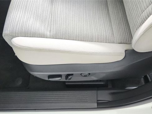 Used 2023 Nissan Rogue SV image 11