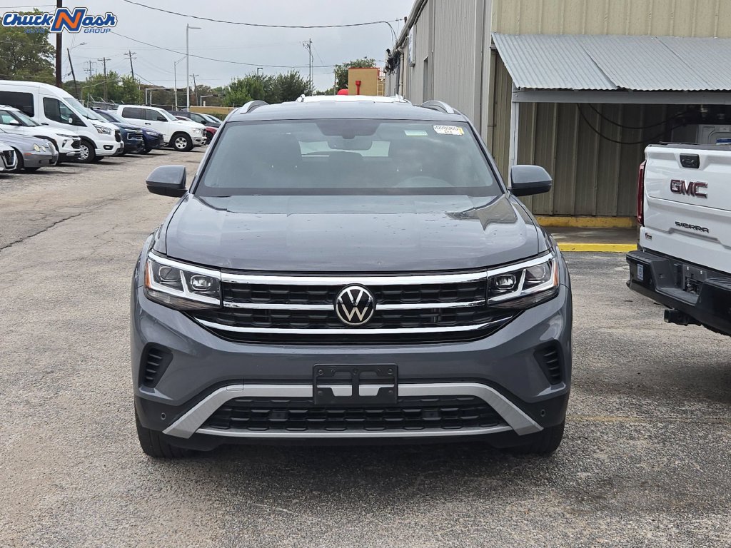 Used 2022 Volkswagen Atlas Cross Sport SE w/ Black Wheel Package AWD/4WD image 2