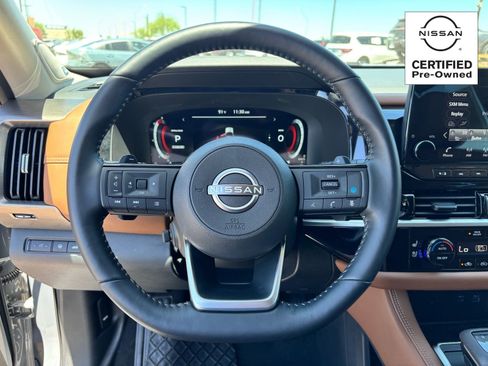 Certified 2025 Nissan Pathfinder Platinum FWD image 18
