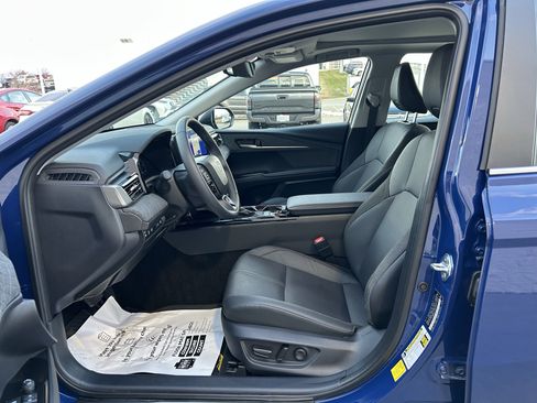 Used 2025 Toyota Camry XLE image 13