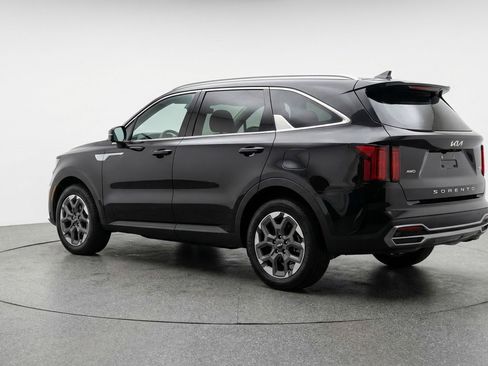 Used 2024 Kia Sorento S image 6