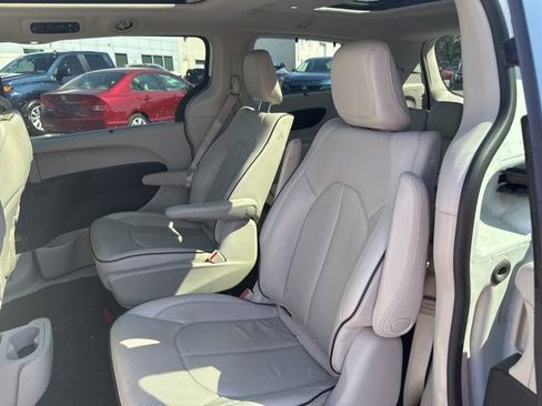 Used 2021 Chrysler Pacifica Limited w/ Premium & Safety Sphere Group FWD image 26
