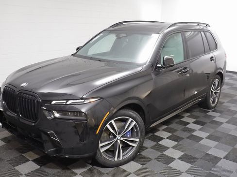 Certified 2023 BMW X7 xDrive40i w/ M Sport Package image 2