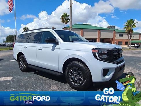 Used 2025 Ford Expedition Active image 2