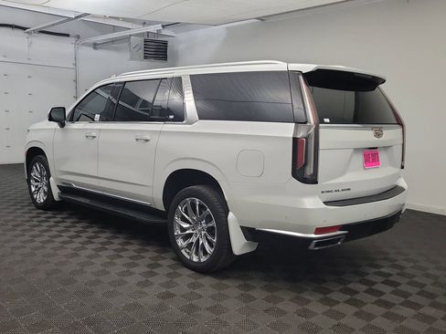 Used 2022 Cadillac Escalade ESV Premium Luxury image 3