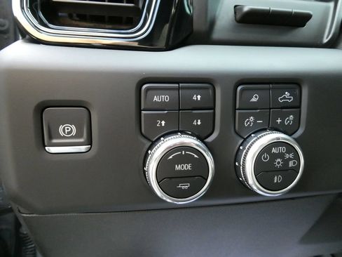 Used 2025 GMC Sierra 1500 AT4 w/ AT4 Premium Package AWD/4WD image 27