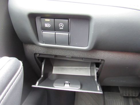 Used 2023 Toyota Highlander L FWD image 17