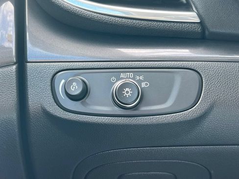 Used 2020 Buick Encore Preferred FWD image 30
