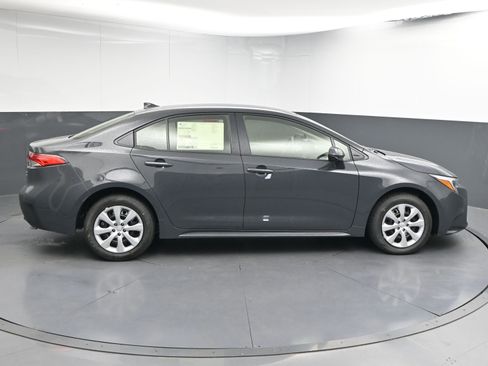 Used 2025 Toyota Corolla LE image 9