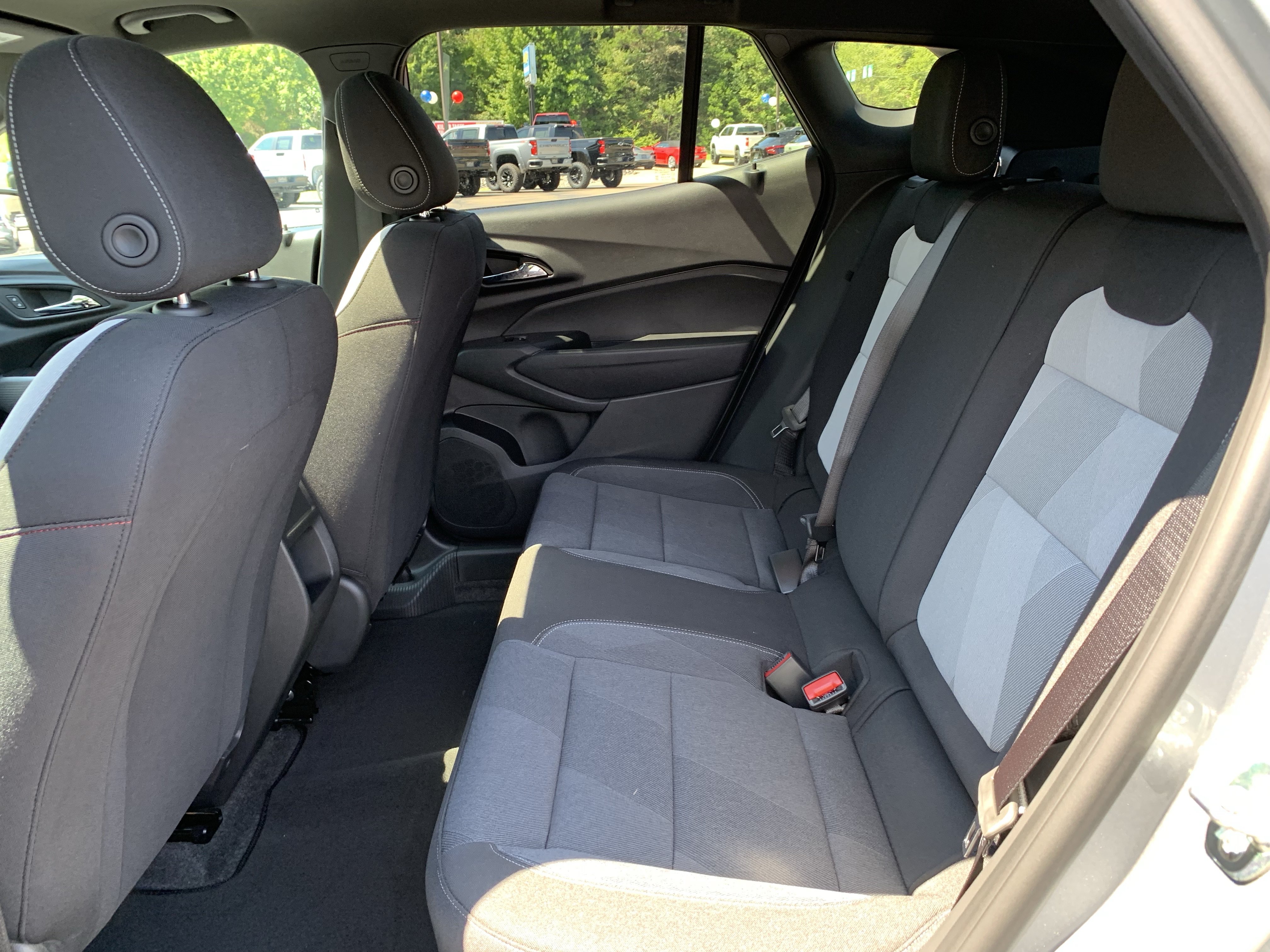 New 2026 Chevrolet Trax RS w/ Sunroof Package FWD image 17
