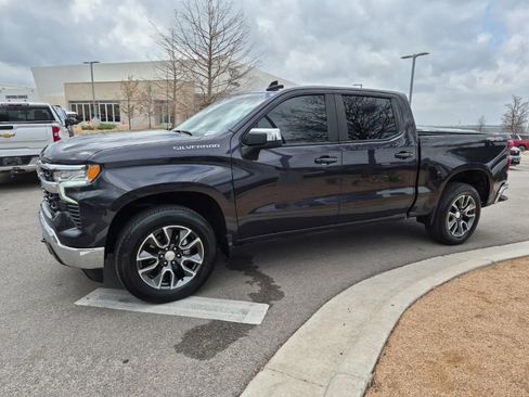 Used 2023 Chevrolet Silverado 1500 LT image 4