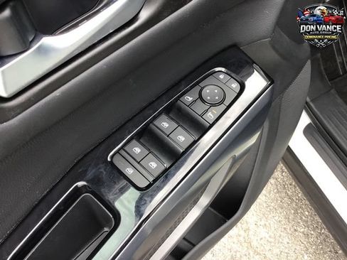 Used 2024 Nissan Pathfinder SL FWD image 11
