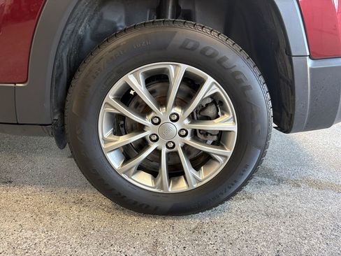 Used 2021 Jeep Cherokee Latitude Lux AWD/4WD image 24