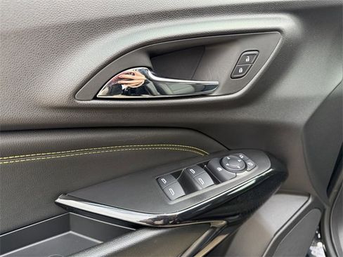 Used 2025 Chevrolet Trax LT w/ Driver Confidence Package image 16