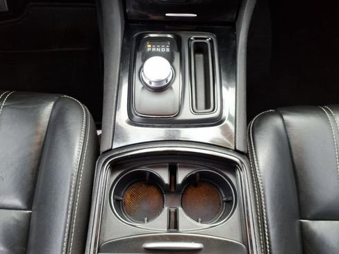 Used 2019 Chrysler 300 S image 17