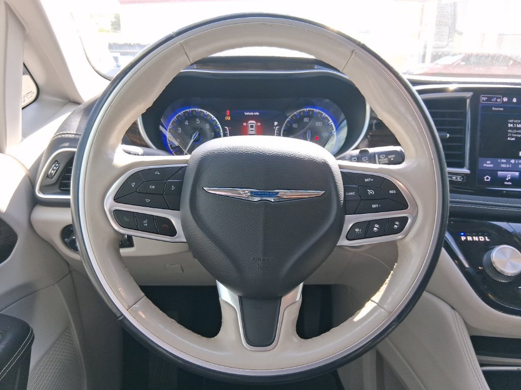 Used 2021 Chrysler Pacifica Limited AWD/4WD image 21