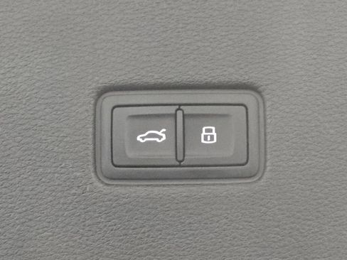 Used 2020 Audi Q8 Prestige image 23