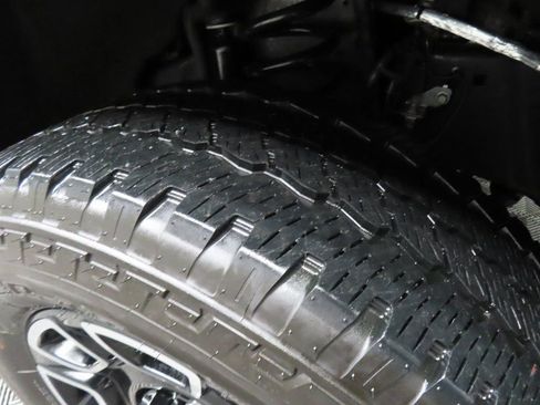 Used 2025 Ford F350 Platinum w/ FX4 Off-Road Package image 7