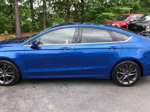 Used 2018 Ford Fusion SE w/ Equipment Group 201A FWD image 5