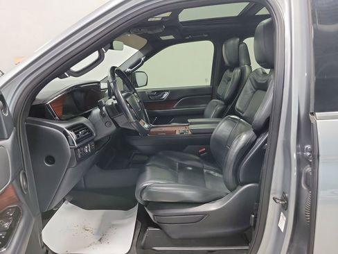 Used 2022 Lincoln Navigator Reserve image 34