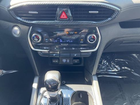 Used 2019 Hyundai Santa Fe Limited AWD/4WD image 16