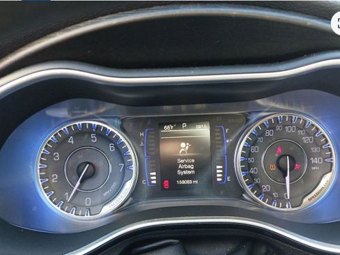 Used 2015 Chrysler 200 Limited image 4