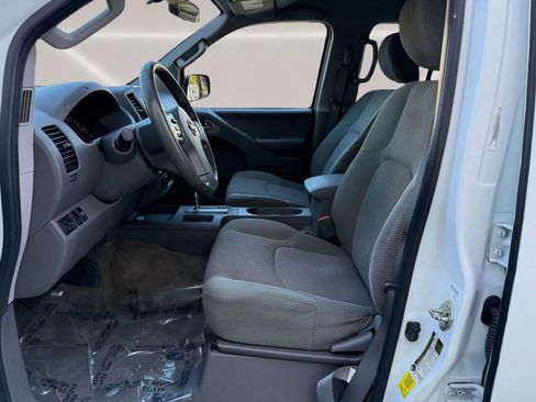 Used 2016 Nissan Frontier SV image 11