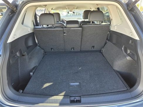 Used 2024 Volkswagen Tiguan SE image 10
