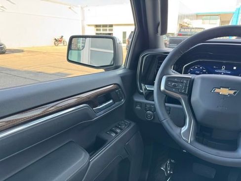 Used 2023 Chevrolet Silverado 1500 LT AWD/4WD image 26
