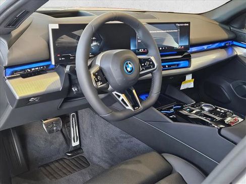 Used 2026 BMW i5 M60 RWD image 9