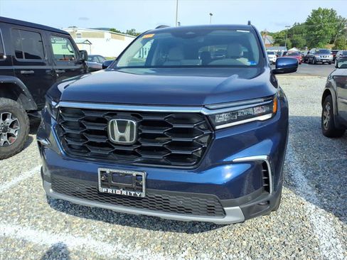 Certified 2025 Honda Pilot Touring image 5