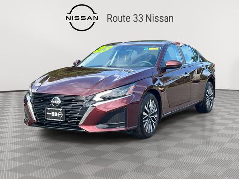 Used 2023 Nissan Altima 2.5 SV AWD/4WD image 2